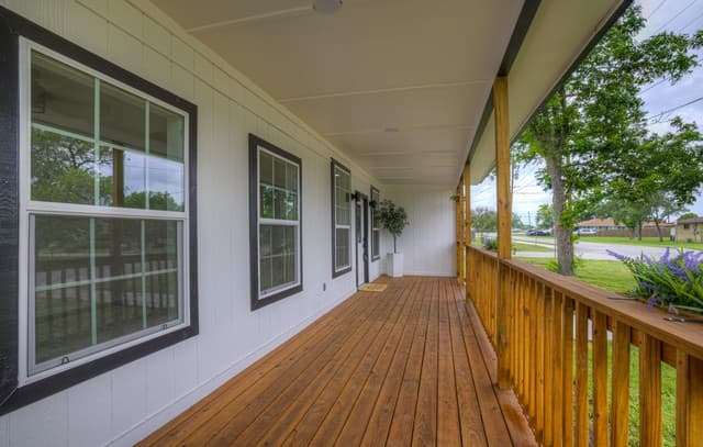 rental at 312 N Lavernia in Marion, TX — photo 5