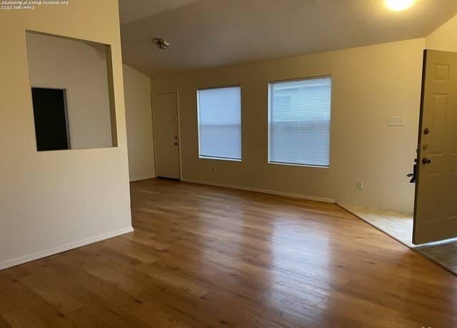 rental at 14537  Clovelly Wood in San Antonio, TX — photo 4
