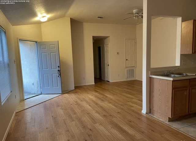 rental at 14537  Clovelly Wood in San Antonio, TX — photo 5