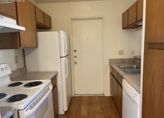 rental at 14439  Hereford in San Antonio, TX — photo 4