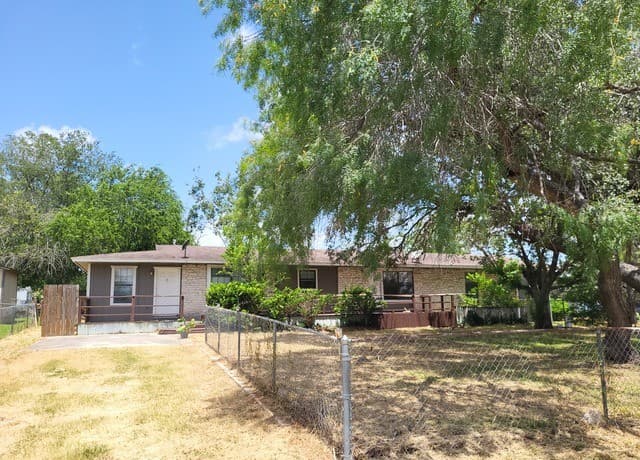 rental at 6950  Lark Haven Ln Unit 2 in San Antonio, TX — photo 2