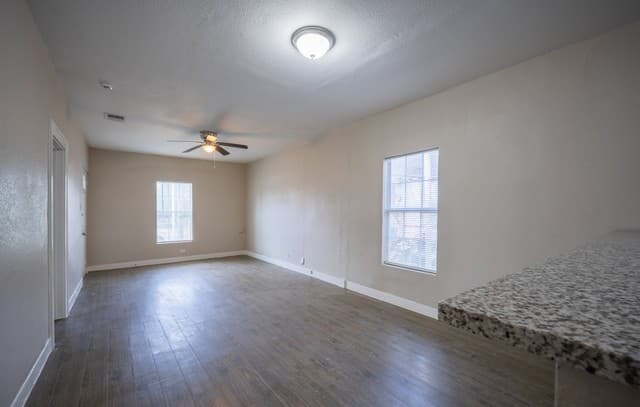 rental at 1731  Hays St in San Antonio, TX — photo 4