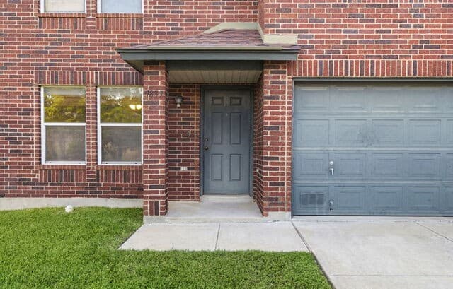 rental at 7839  Cortland Oak in San Antonio, TX — photo 3