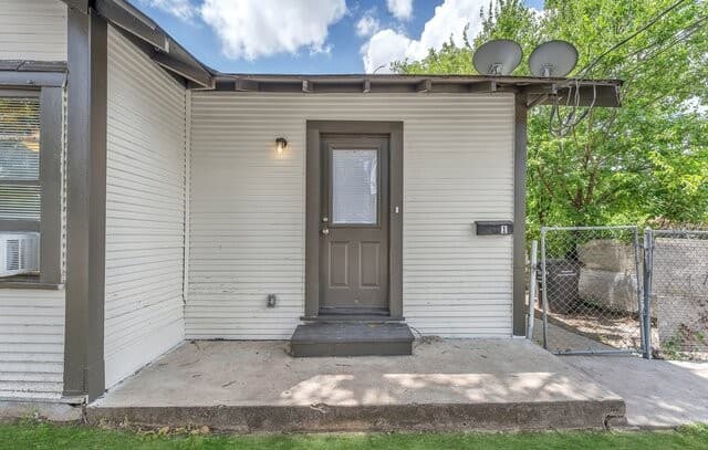 rental at 402  Ada St Unit 1 in San Antonio, TX — photo 2