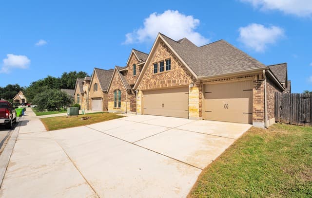 rental at 8823  Haystack Rd in San Antonio, TX — photo 3