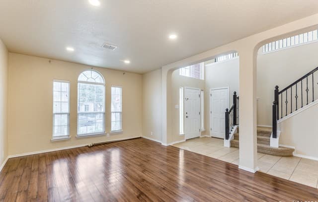 rental at 5723  White Oak Cv in San Antonio, TX — photo 2