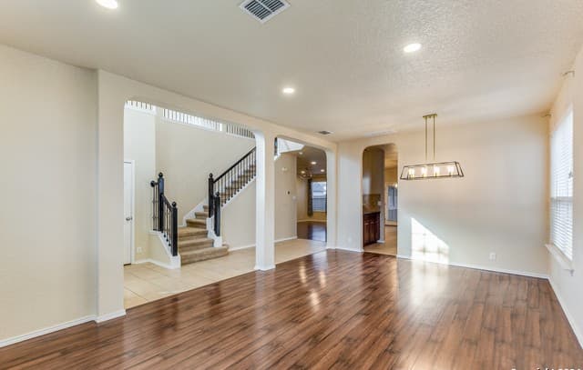 rental at 5723  White Oak Cv in San Antonio, TX — photo 3