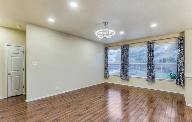 rental at 5723  White Oak Cv in San Antonio, TX — photo 4
