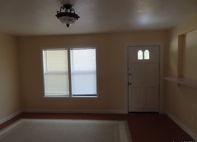 rental at 142  Danny Clay in San Antonio, TX — photo 3