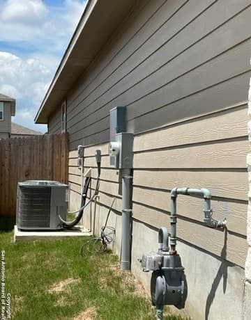 rental at 13714  Boothe Grv in San Antonio, TX — photo 3