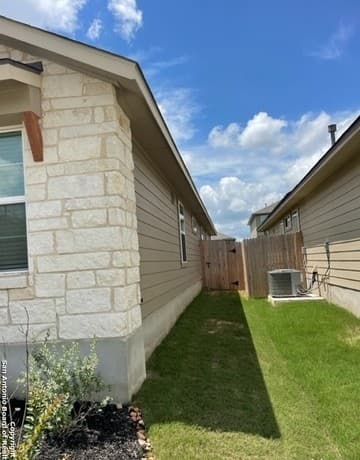 rental at 13714  Boothe Grv in San Antonio, TX — photo 5