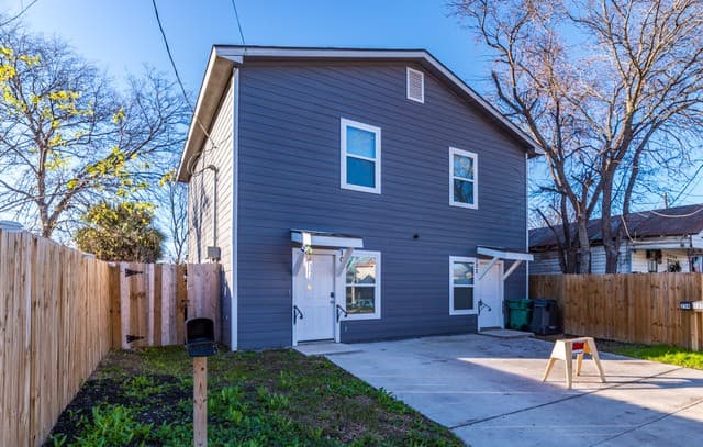 rental at 234  Gould Unit 101 in San Antonio, TX — photo 1