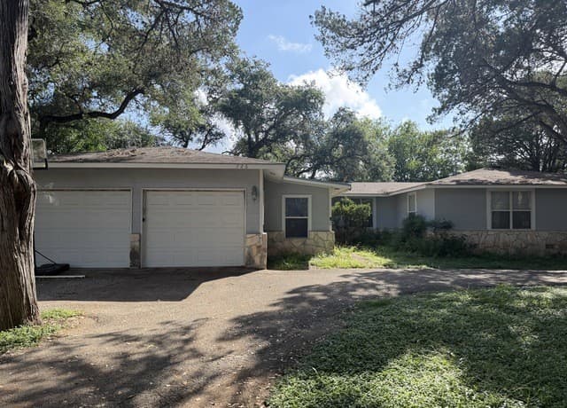 rental at 726  Encino Dr in New Braunfels, TX — photo 1