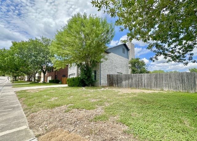 rental at 21502  Tenore in San Antonio, TX — photo 2