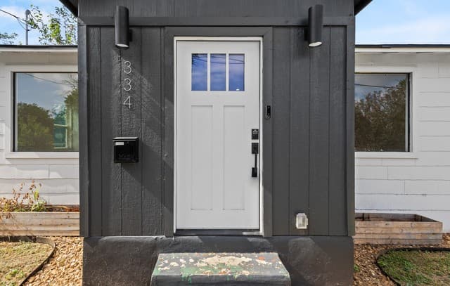 rental at 334  Cooper St in San Antonio, TX — photo 2