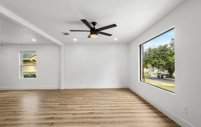 rental at 334  Cooper St in San Antonio, TX — photo 5