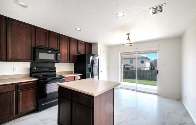 rental at 426  Reba in Converse, TX — photo 4