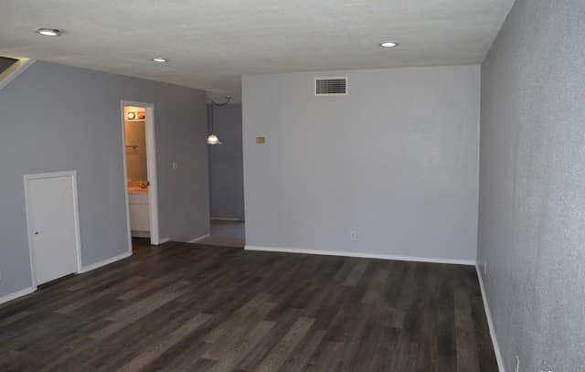 rental at 8119  Scottshill in San Antonio, TX — photo 2