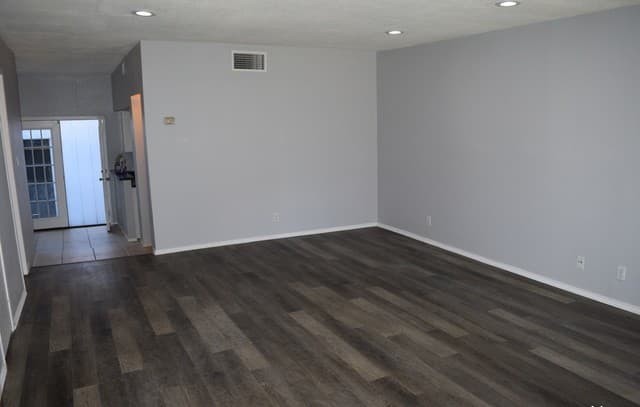 rental at 8119  Scottshill in San Antonio, TX — photo 4