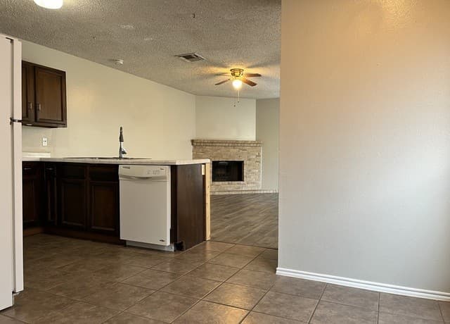 rental at 8415  Cranberry Hl Unit 1 in San Antonio, TX — photo 4