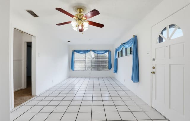 rental at 271  Wayside Dr in San Antonio, TX — photo 4