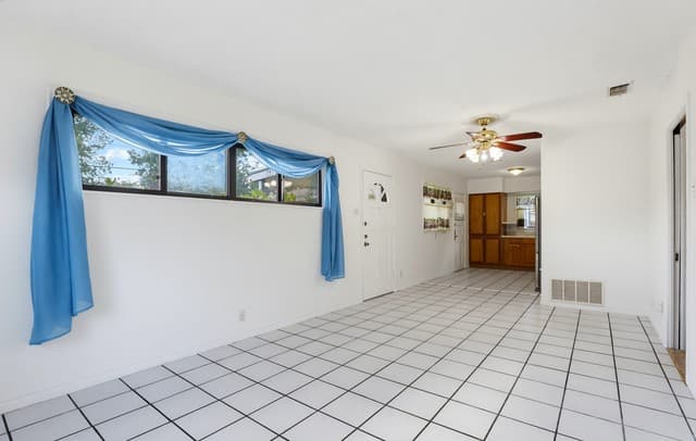 rental at 271  Wayside Dr in San Antonio, TX — photo 5