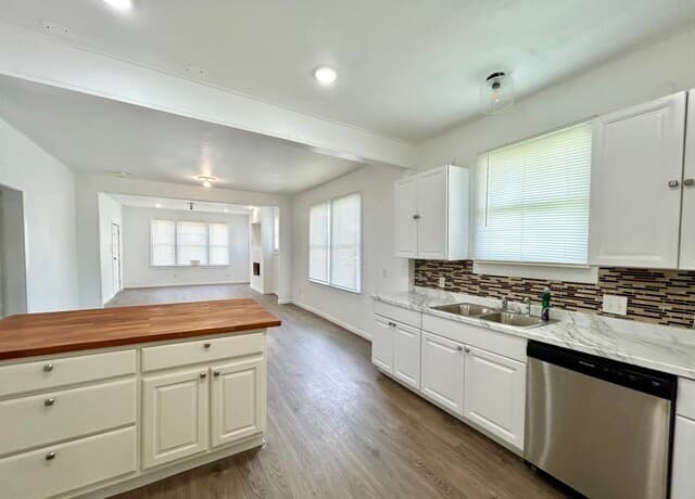 rental at 2623 W Houston St in San Antonio, TX — photo 1