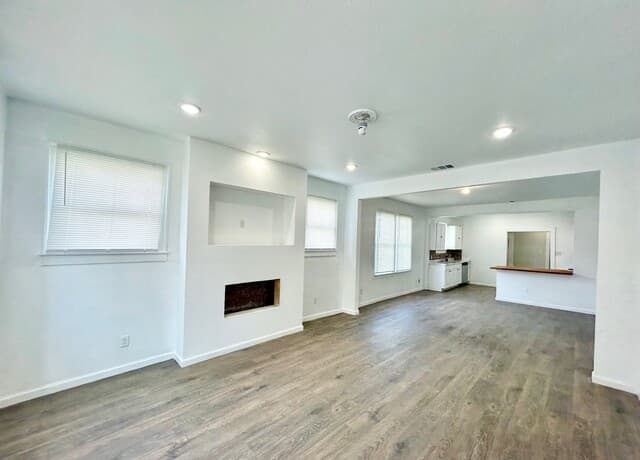 rental at 2623 W Houston St in San Antonio, TX — photo 3