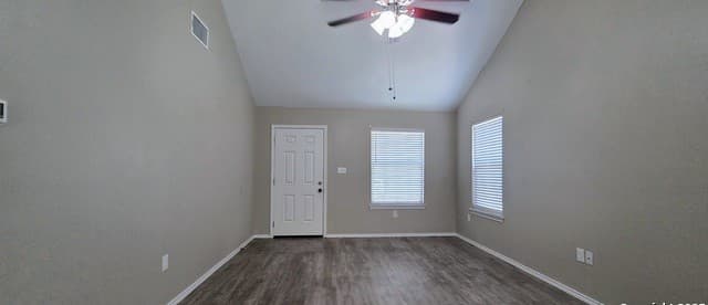 rental at 523  Clearfield Dr in New Braunfels, TX — photo 2