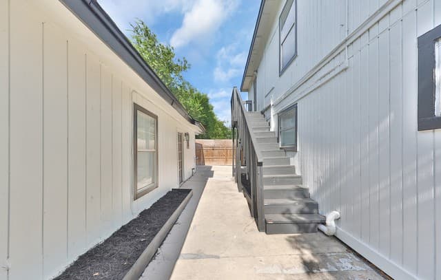 rental at 827 W Rosewood Ave Unit #6 in San Antonio, TX — photo 2