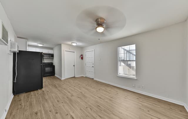 rental at 827 W Rosewood Ave Unit #6 in San Antonio, TX — photo 4