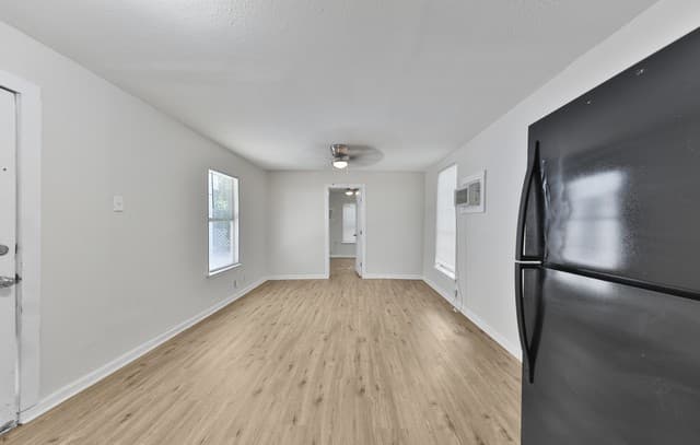rental at 827 W Rosewood Ave Unit #6 in San Antonio, TX — photo 5