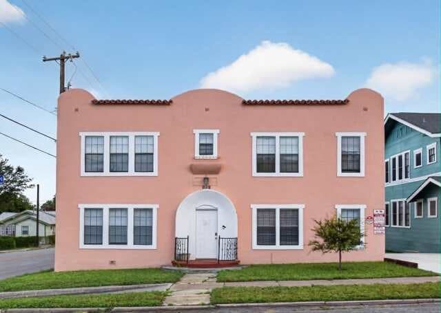 rental at 902 W Craig Unit 1 in San Antonio, TX — photo 4