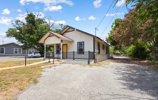 rental at 843  Culebra Rd in San Antonio, TX — photo 2
