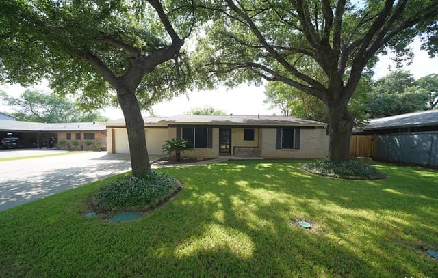 rental at 9802  La Rue St in San Antonio, TX — photo 2