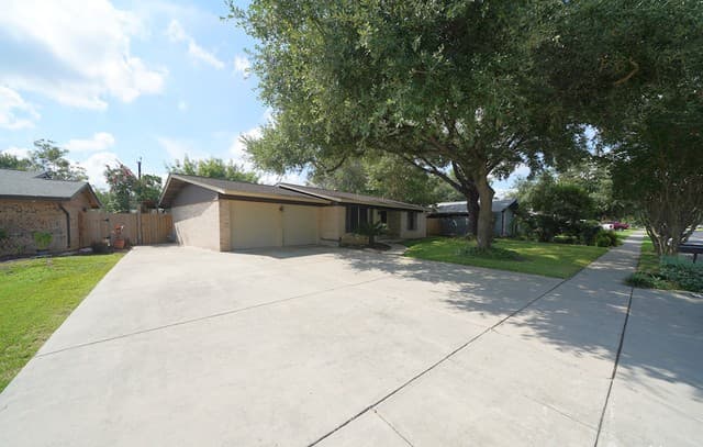 rental at 9802  La Rue St in San Antonio, TX — photo 4
