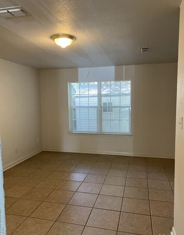 rental at 13618  Woodstone Way in San Antonio, TX — photo 2