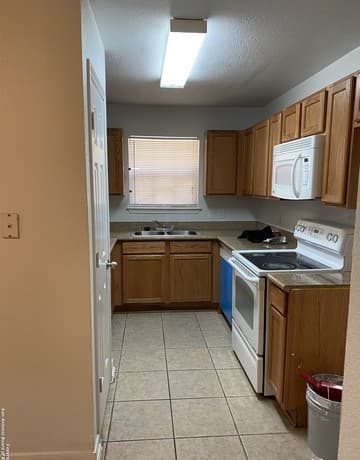 rental at 13618  Woodstone Way in San Antonio, TX — photo 3