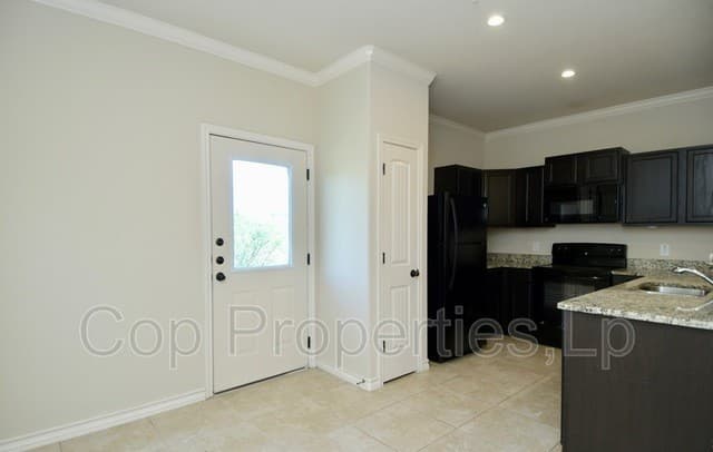rental at 6622  Arancione Ave Unit 101 in San Antonio, TX — photo 5