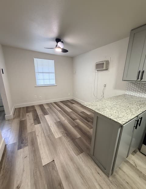 rental at 1121  Essex St Unit 3 in San Antonio, TX — photo 2