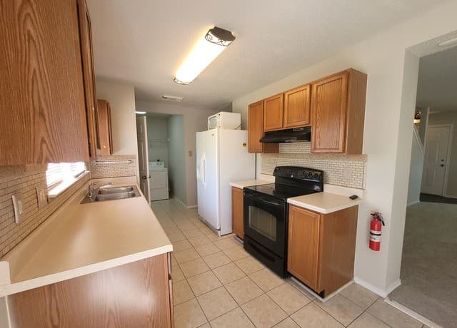 rental at 6110  Candletree in San Antonio, TX — photo 4