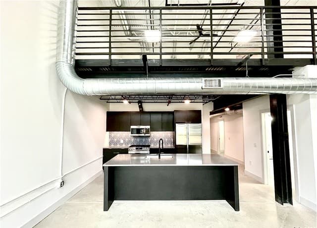 rental at 215  Coca Cola Pl Unit 302 in San Antonio, TX — photo 4