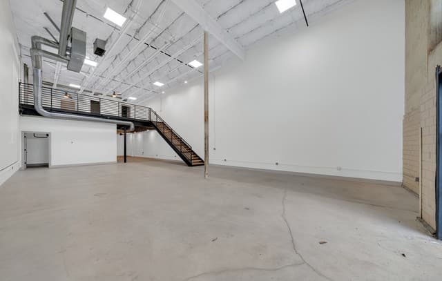 rental at 215  Coca Cola Pl Unit 307 in San Antonio, TX — photo 2