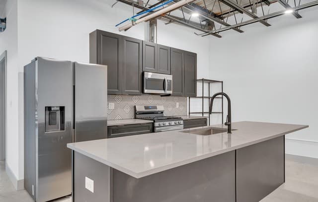 rental at 215  Coca Cola Pl Unit 307 in San Antonio, TX — photo 4