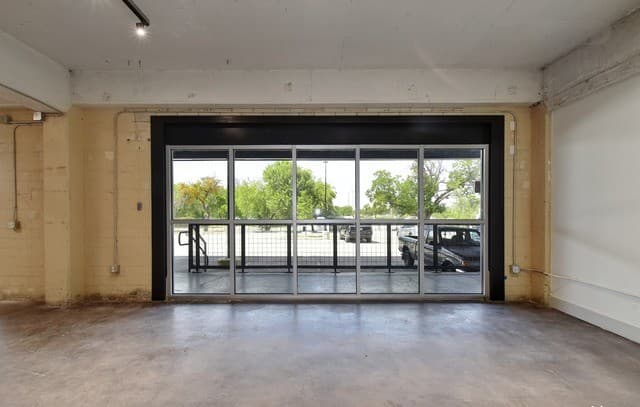 rental at 215  Coca Cola Pl Unit 308 in San Antonio, TX — photo 4