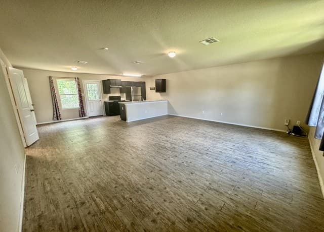 rental at 6427  Hazel Valley St in San Antonio, TX — photo 4
