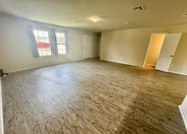 rental at 6427  Hazel Valley St in San Antonio, TX — photo 5