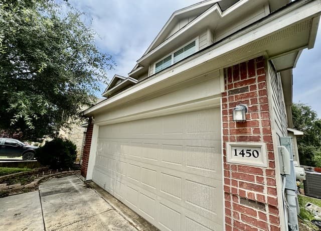 rental at 1450  Dancing Wolf in San Antonio, TX — photo 2