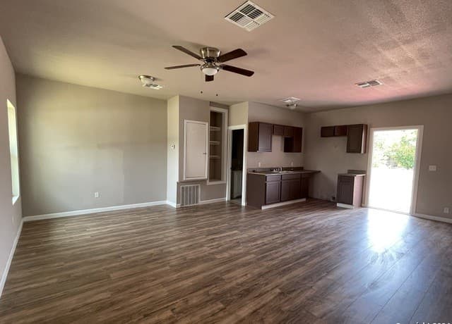 rental at 11221  Martinez Pass Unit A in Schertz, TX — photo 2