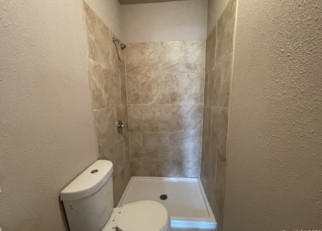 rental at 11221  Martinez Pass Unit A in Schertz, TX — photo 4